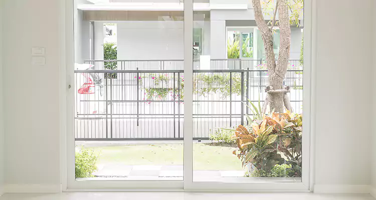 Balcony Screen Door Repair in Tarpon Springs, FL