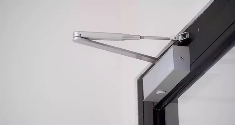 Screen Door Closer Repair in Tarpon Springs, FL