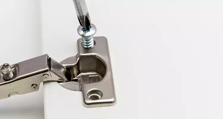 Screen Door Hinge Repair in Tarpon Springs, FL