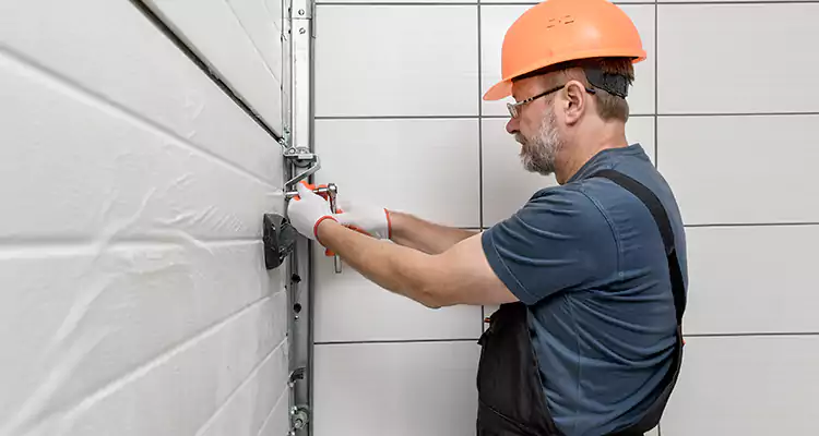 Emergency Garage Door Repair in Tarpon Springs, FL