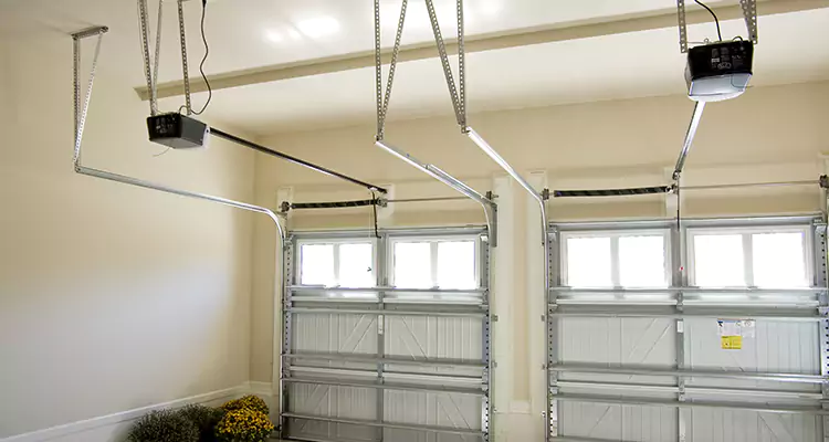 Residential Emergency Garage Door Repair in Tarpon Springs, FL