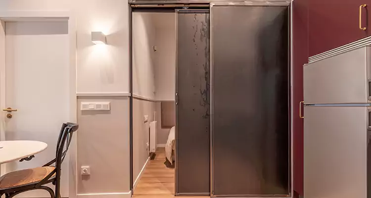 We Fix Closet Sliding Door in Tarpon Springs, FL 