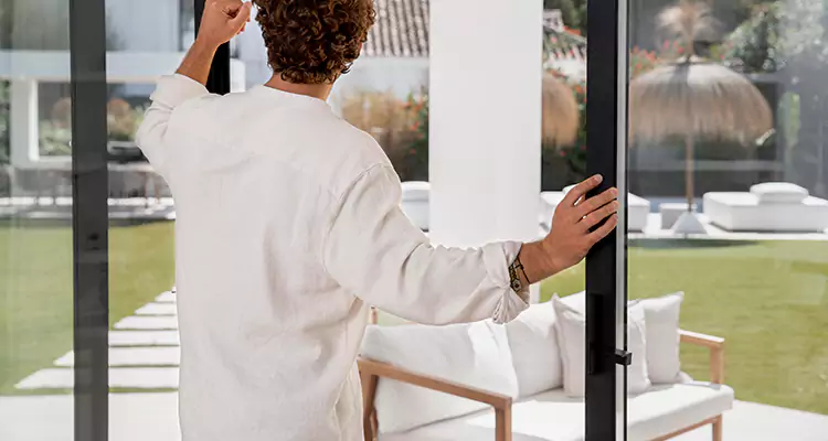 Sliding Screen Door Maintenance for Closing Issues in Tarpon Springs, FL